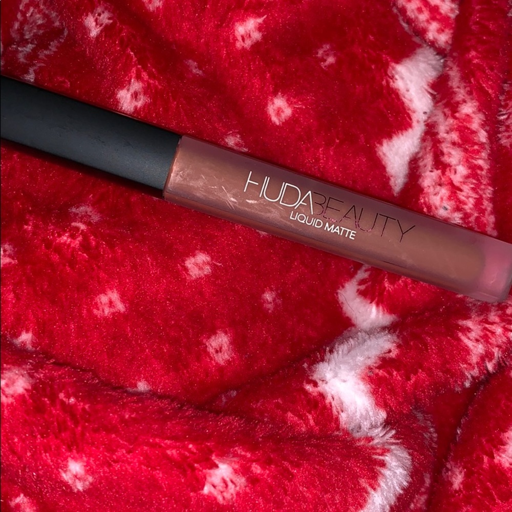 HUDA BEAUTY Liquid Matte lipstick- trendsetter